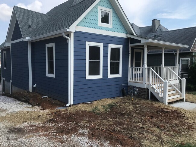 Building Photo - 1605 Forest Ave