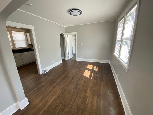 Building Photo - 2 Bedroom House for Rent
