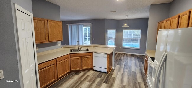 Building Photo - 27 La Mancha Dr