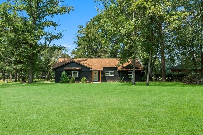 Building Photo - 62 Greenbriar Dr