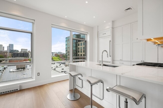 Building Photo - 700 Harrison Ave