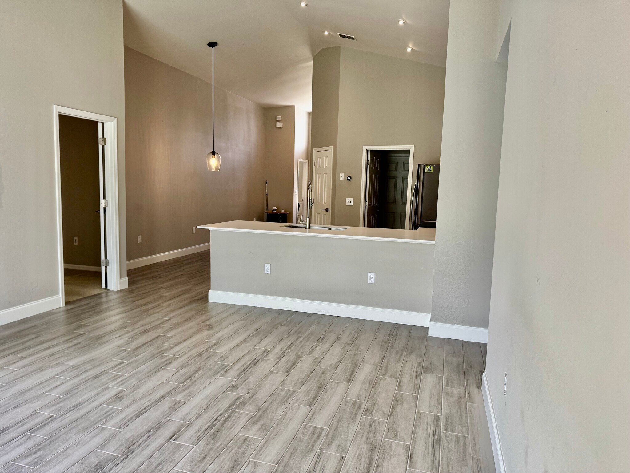 Kitchen Island and Dinette - 7902 Canary Palm Ct