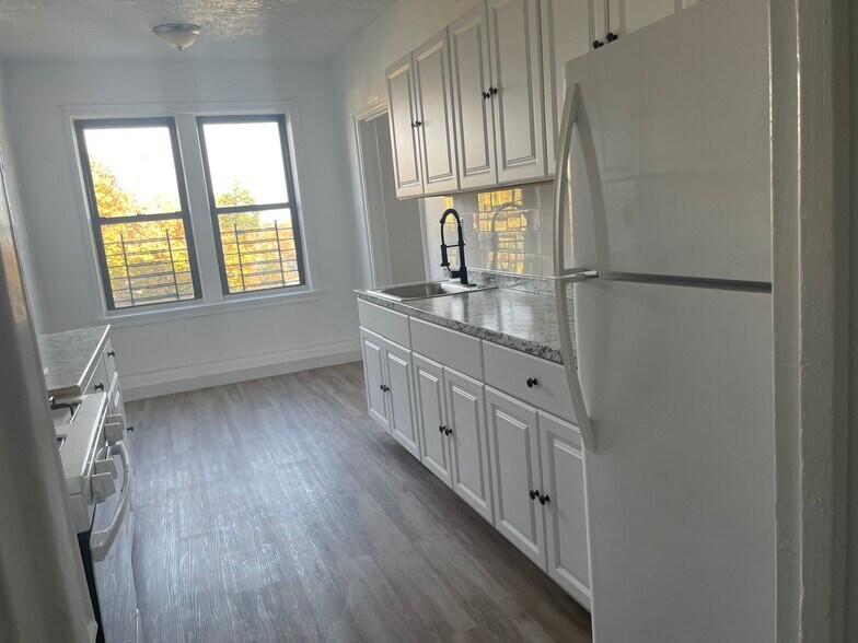 Building Photo - 211 Glenwood Ave