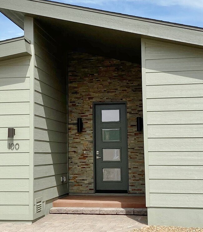 Building Photo - 100 W Hummingbird Ln