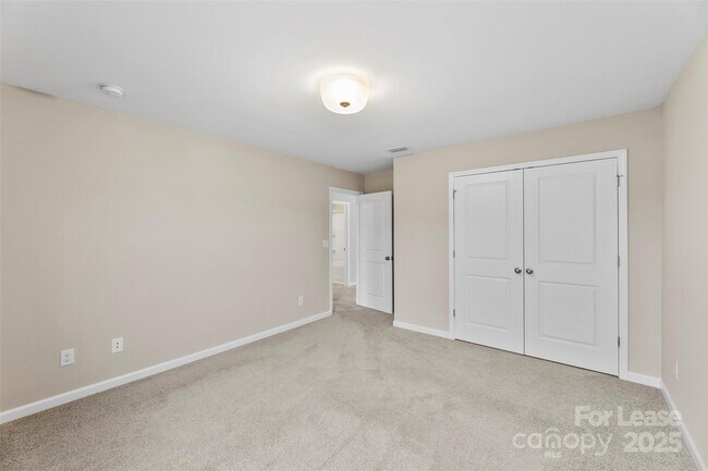 Building Photo - 8562 River Ridge Dr