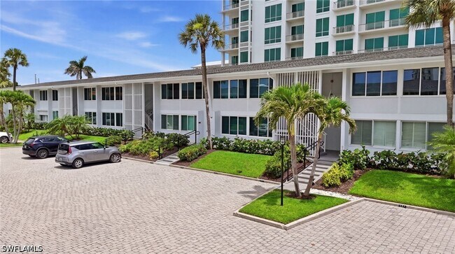 Building Photo - 1065 Gulf Shore Blvd N