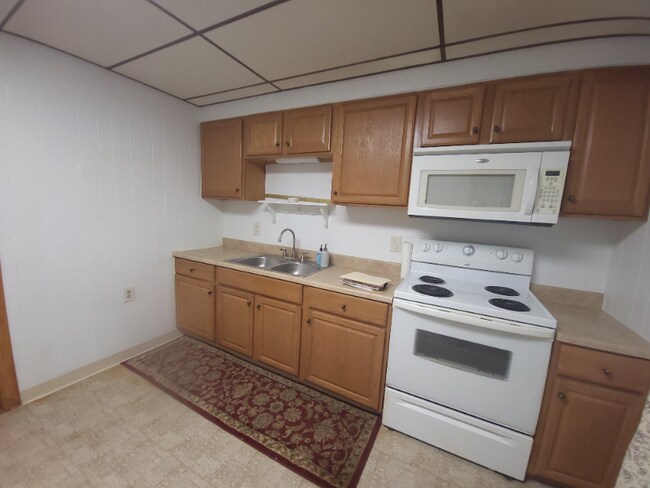 Building Photo - 1121 Monroe Ave