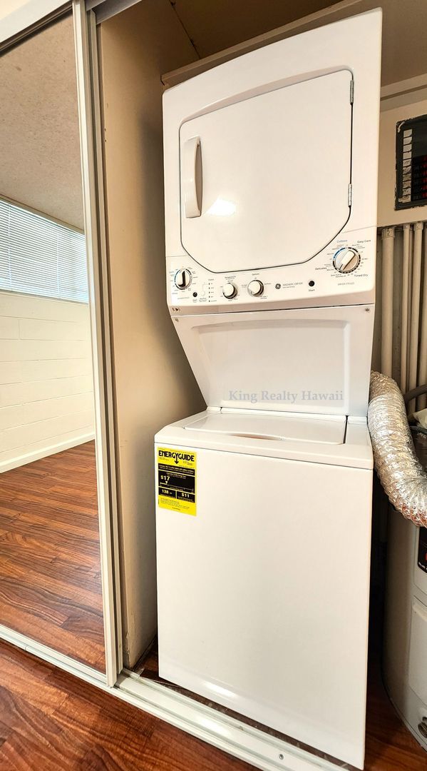 Building Photo - ** Newly Upgraded 1 bedroom  / 1 bath w/la...