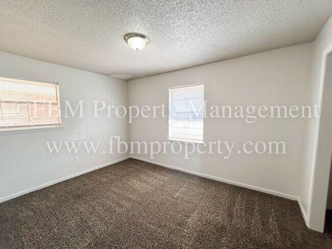 Building Photo - Willow Court Apartments, Unit 301 - Cozy 2 Bedroom, 1 Bathroom Downstairs Apartments in Mexia, TX!