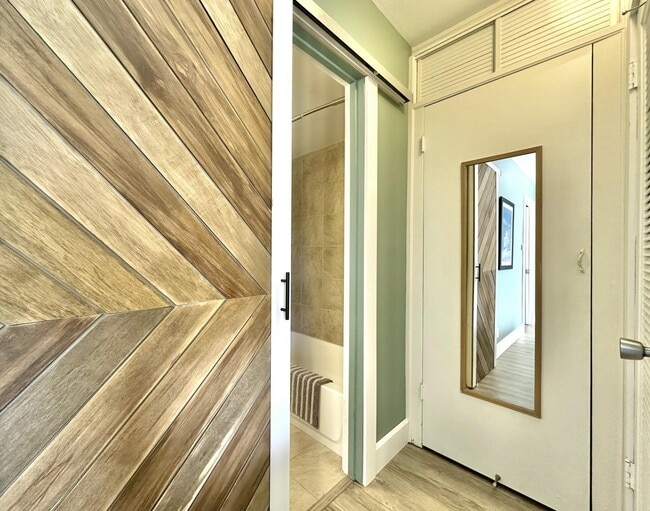 Building Photo - 359 Norwich O