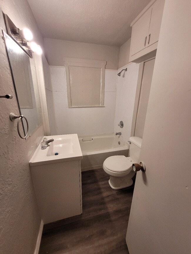 Building Photo - 408 N 1st St