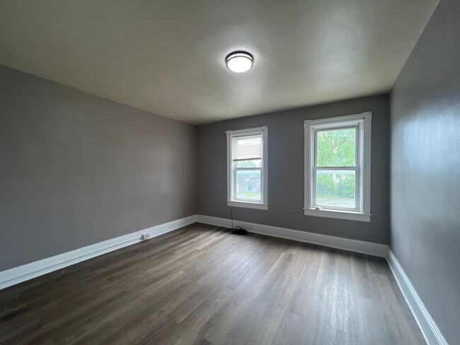 Building Photo - Beautifully remodeled 3 bedroom rental in ...