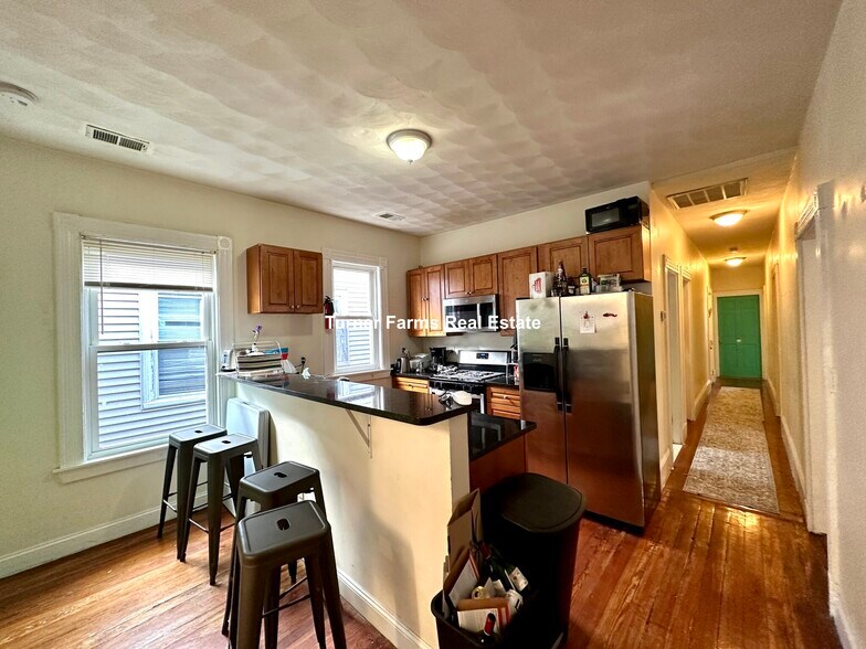 Building Photo - 8 Carmel St