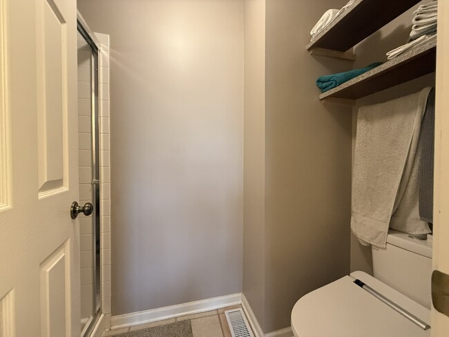 Building Photo - 2914 Rutland Cir