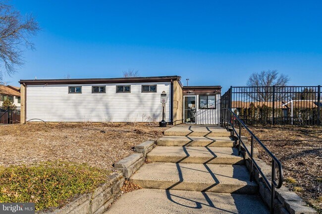 Building Photo - 2 Avon Dr
