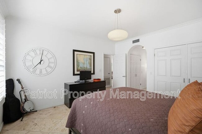 Building Photo - 9707-9707 E Mountain View Rd