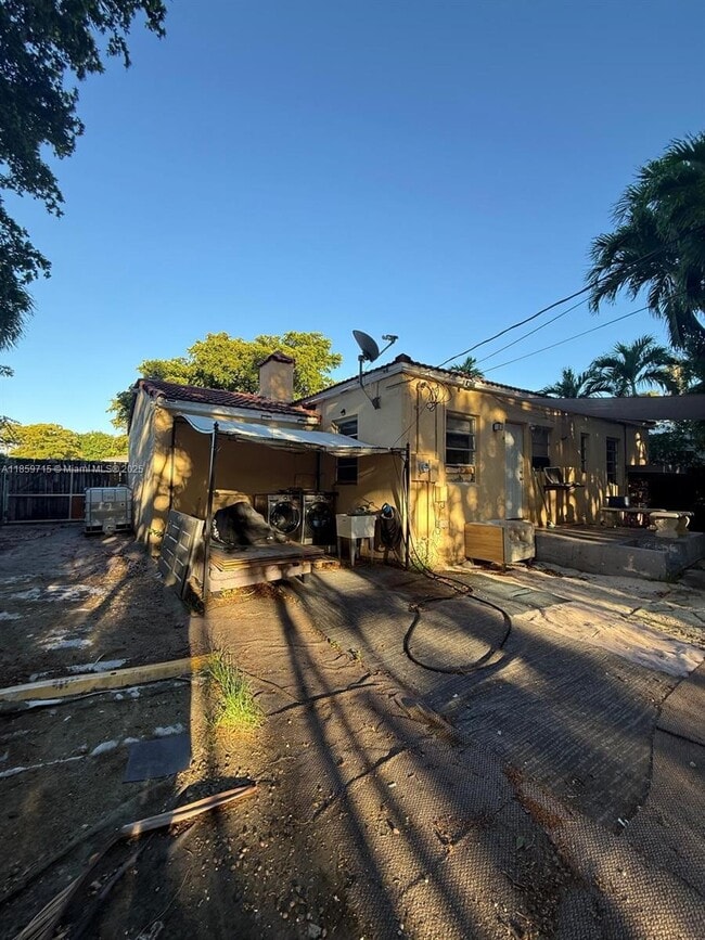 Building Photo - 600 Minola Dr