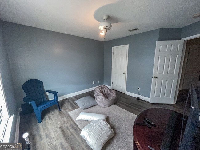 Building Photo - 613 Waverly Ln