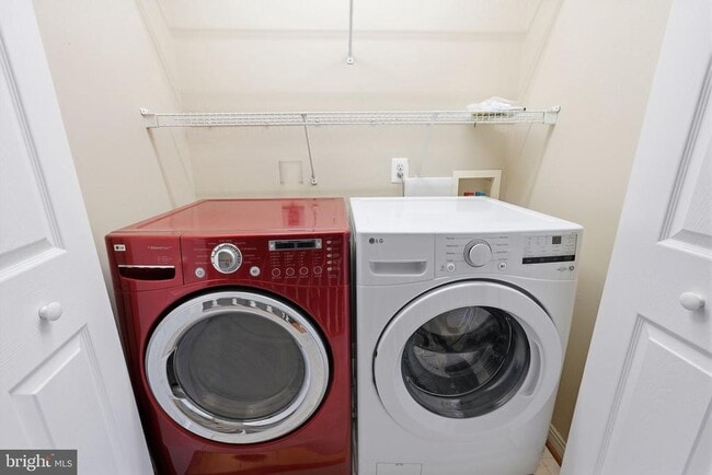 Building Photo - 8074 Sebon Dr