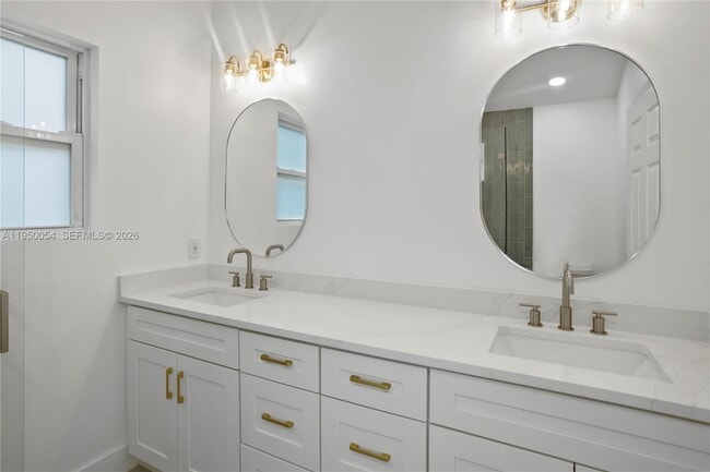 Building Photo - 12090 164th Ct N