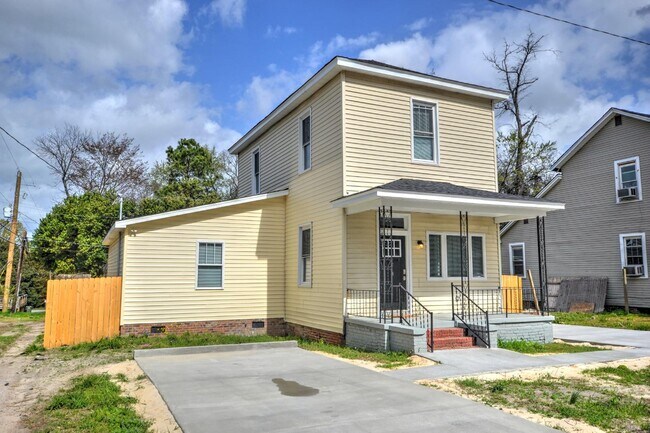 Building Photo - 213 Carolina St