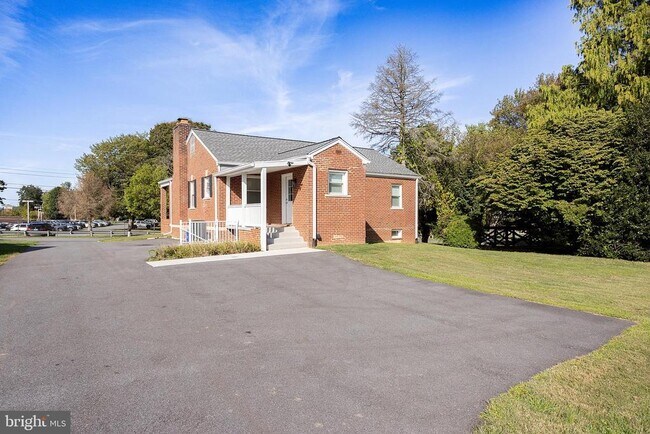Building Photo - 21411 Montgomery Ave
