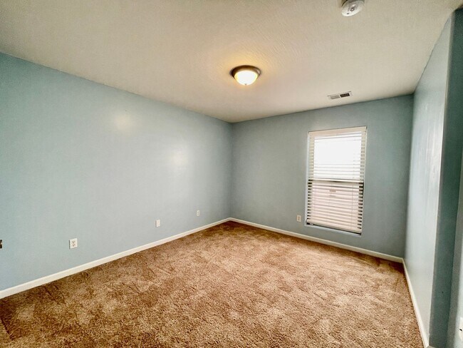 Building Photo - 2029 Drummond Dr