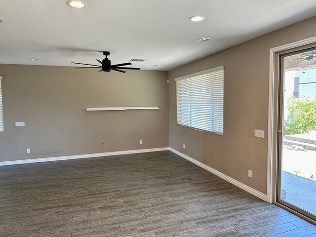 Building Photo - Stunning Southern Enclave