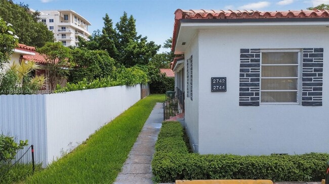 Building Photo - 2744 SW 23rd Terrace