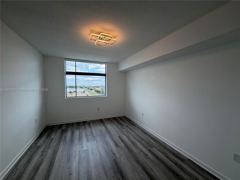 Building Photo - 140 S Dixie Hwy