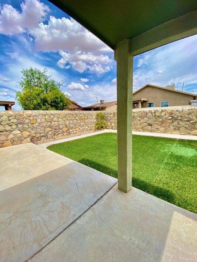 Building Photo - 14214 Lasso Rock Dr