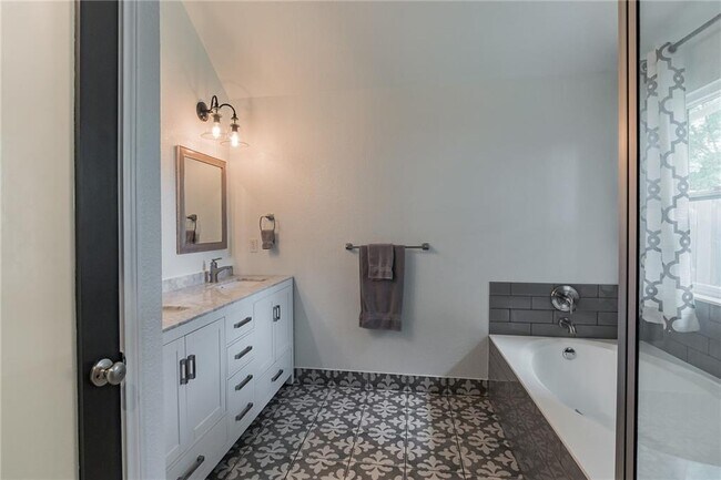 Building Photo - 403 Rosedale Blvd