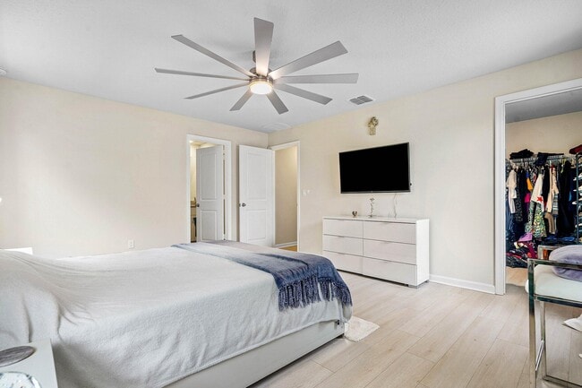 Building Photo - 5623 Enclave Dr