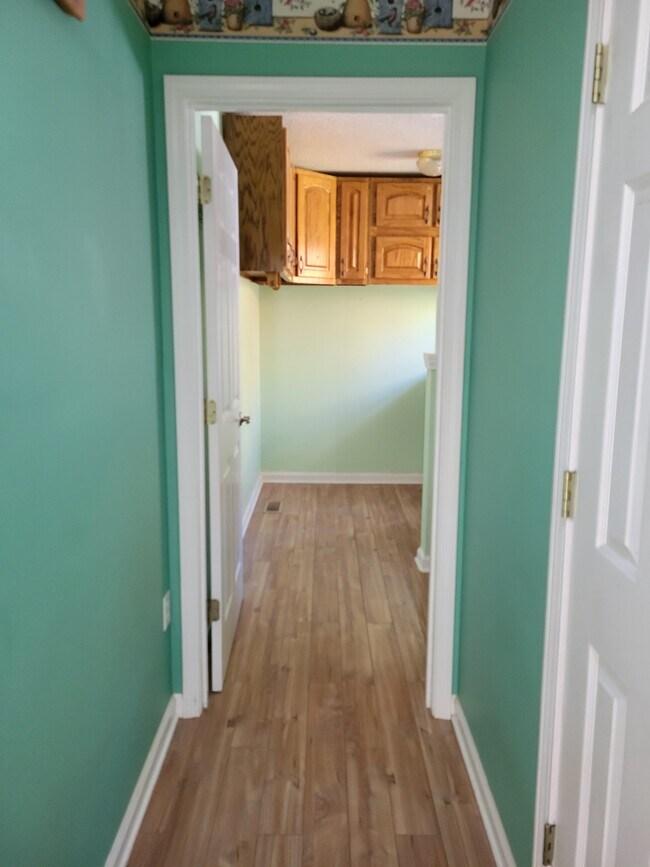 Building Photo - 71 Crest Cir