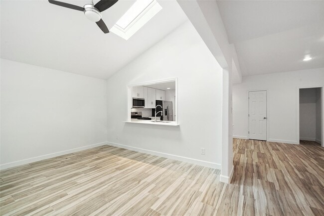 Building Photo - 914 Coachlight Dr