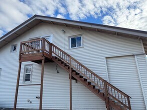 Building Photo - 2BR/1BA Upper Unit – Washer/Dryer Hookups, No Pets