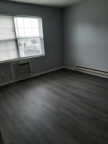 Unit 109 - 2bd 1 ba - Bedroom - 411 W 2nd St
