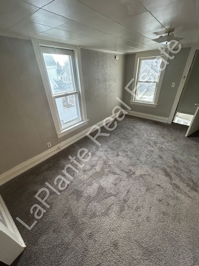 Building Photo - 1439 Vassar Dr