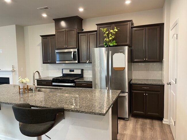 Building Photo - Shaje-11020Chalkbark