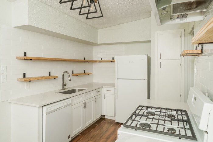 Building Photo - 314 Surrels Ave