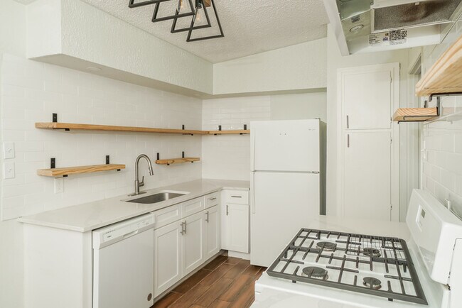 Building Photo - Comfortable 3 Bedrooms Home in San Antonio, TX