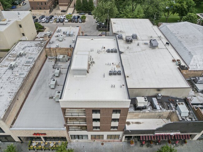 Building Photo - 1036 Lake St