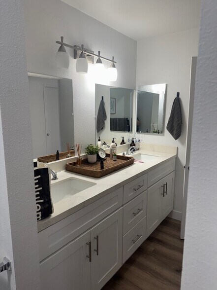 Bath #2 - 2733 Harbor Blvd