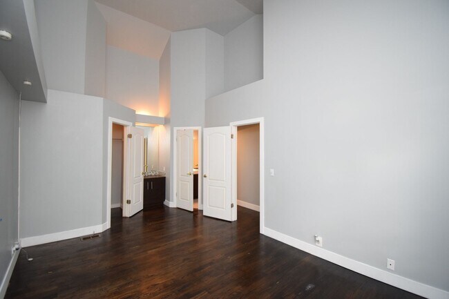 Building Photo - Quiet 2 Bed Millcreek Condo with Beautiful Mountain Views!