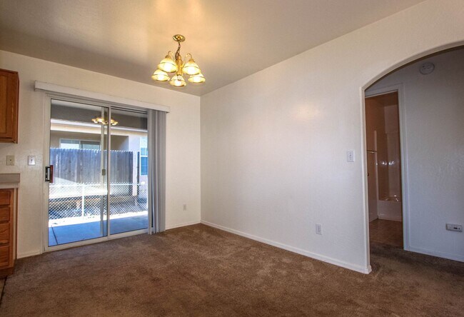 Building Photo - 6200 N Rockland Dr