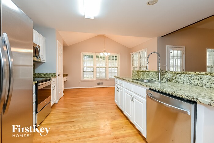 Building Photo - 140 Glen Holly Dr