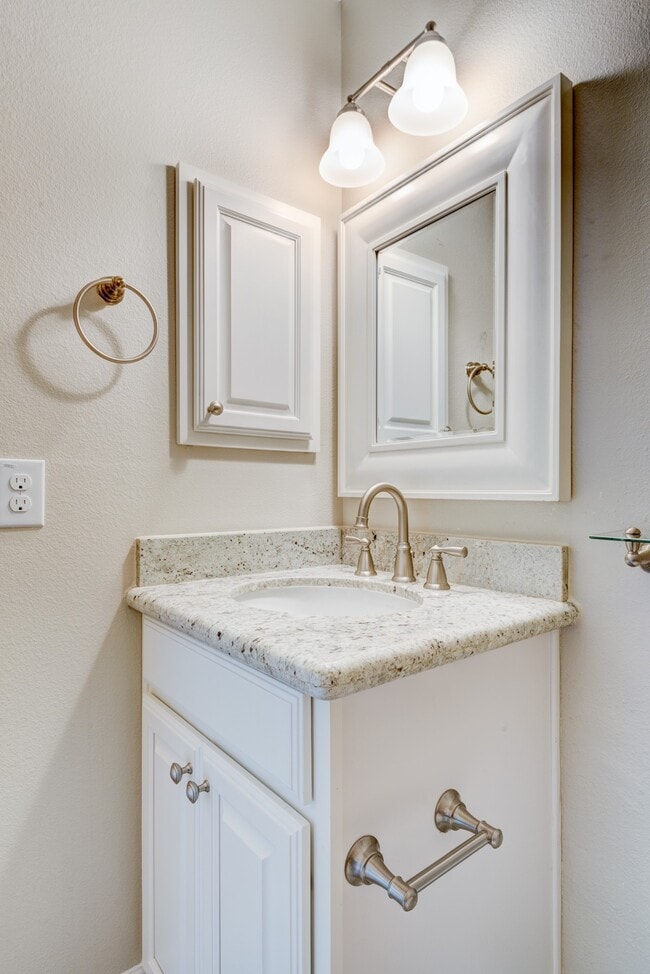 Building Photo - 5869 Valley Forge Dr