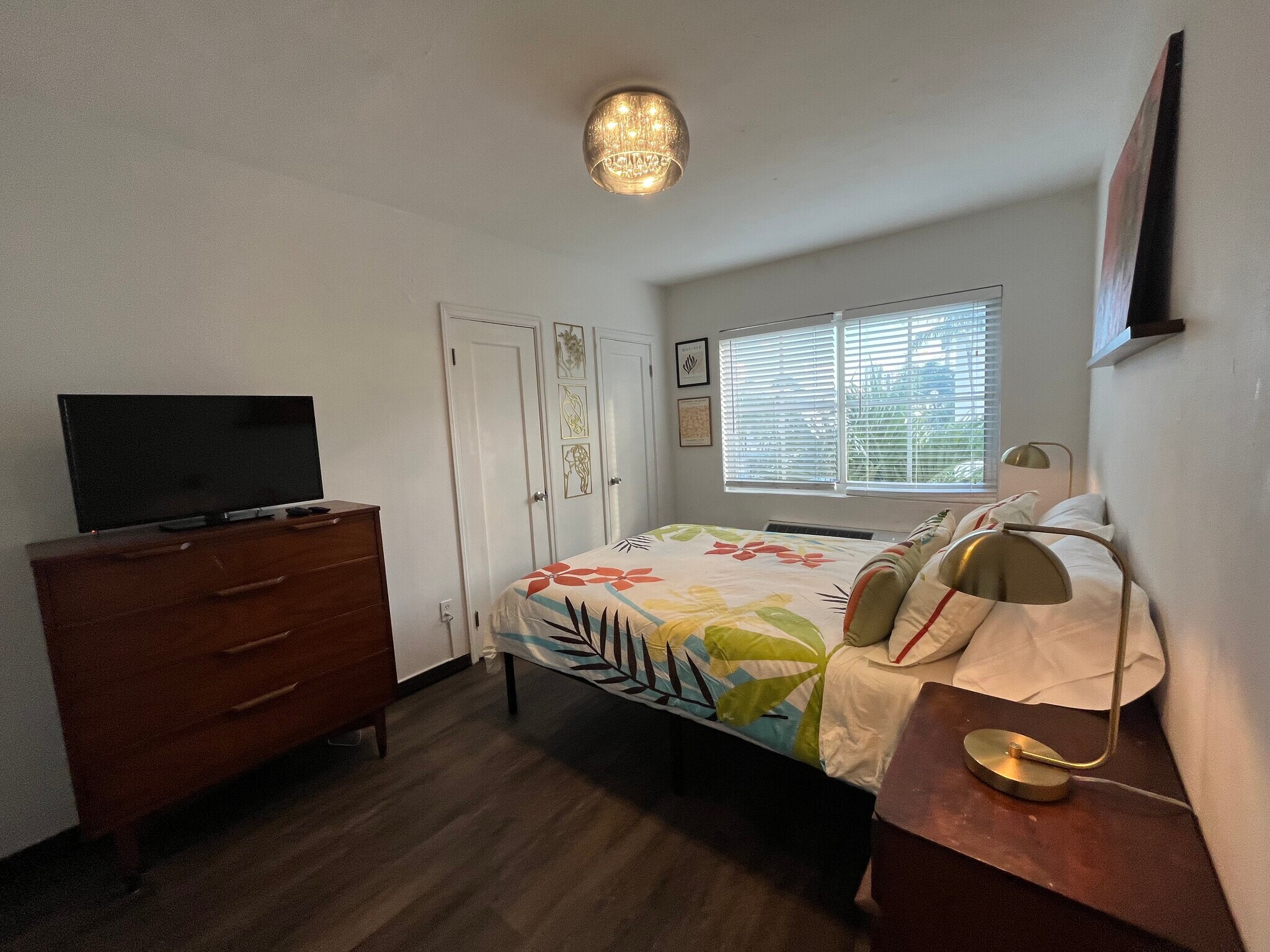 Building Photo - 511 75th St