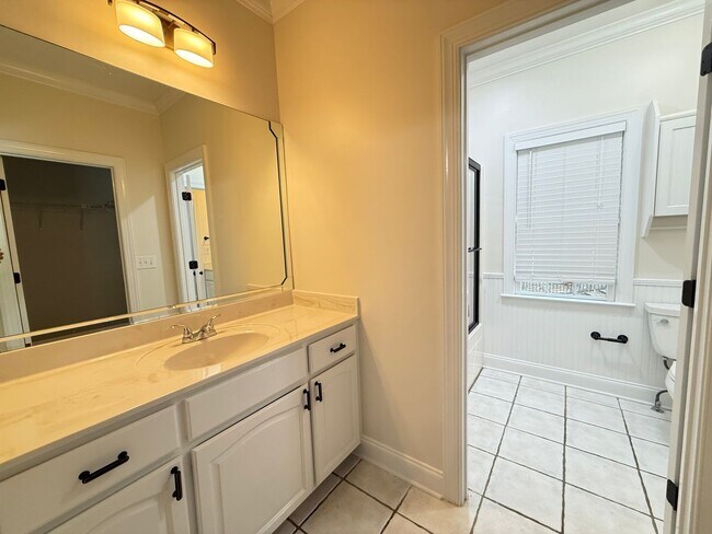 Building Photo - This beautiful brick home is located in Villa Rica and includes 6 bedrooms and 4.5 bath!