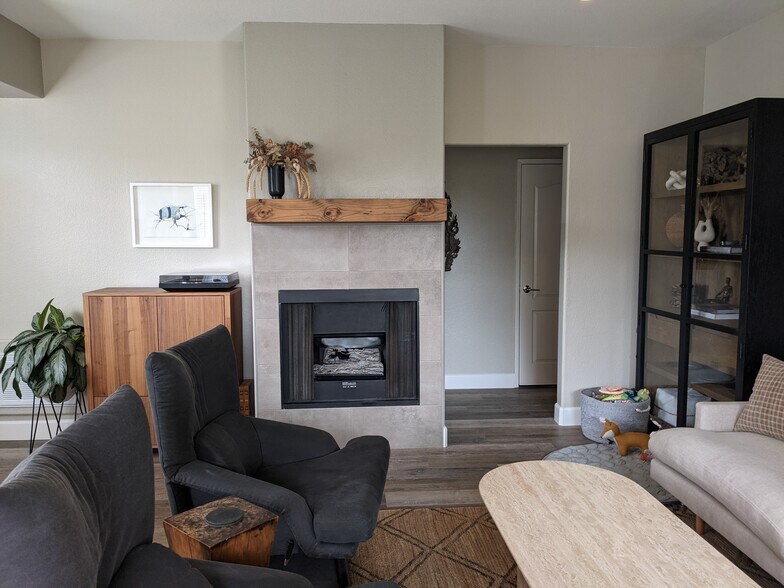 Building Photo - 3544 Caminito El Rincon